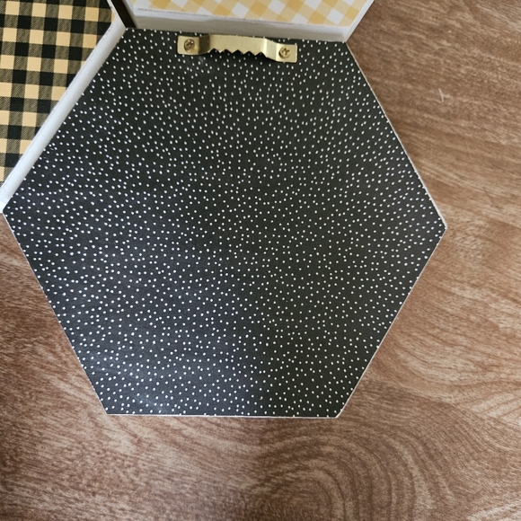 Bee-Themed Hexagonal Wall Art Set Handcrafted - Picture 10 of 10